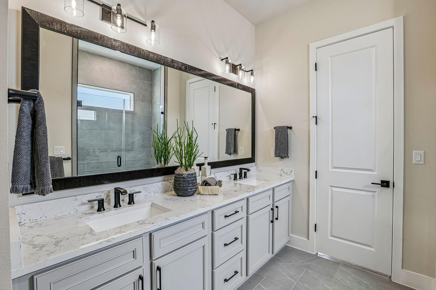 Risewell Homes Model at 441 Resurrection Dr Master Bath Photo